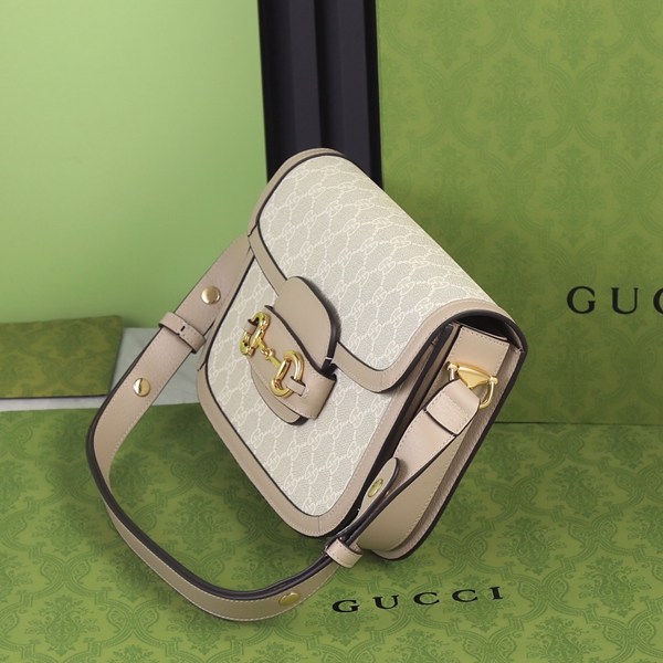 グッチバッグ背面デザイン